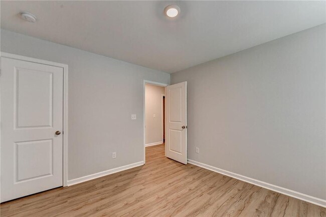 Building Photo - 175 Grey Falcon Ave