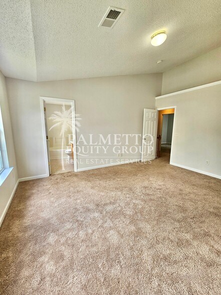 Building Photo - 5715 River Glen Dr