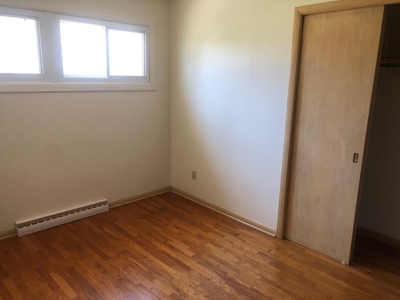 Bedroom 2 - 4130 E Grand Ave