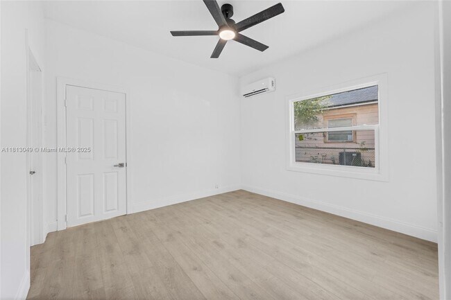 Building Photo - 832 N C St