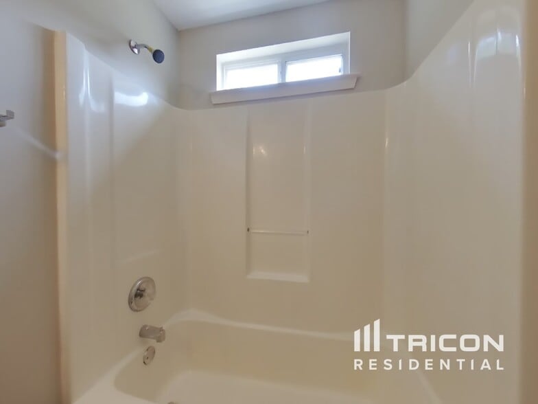 Building Photo - 5562 Katherine Village Dr