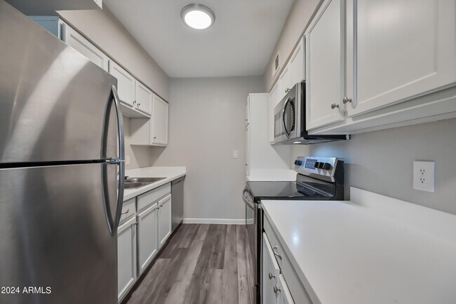 Building Photo - 1518 W Colter St
