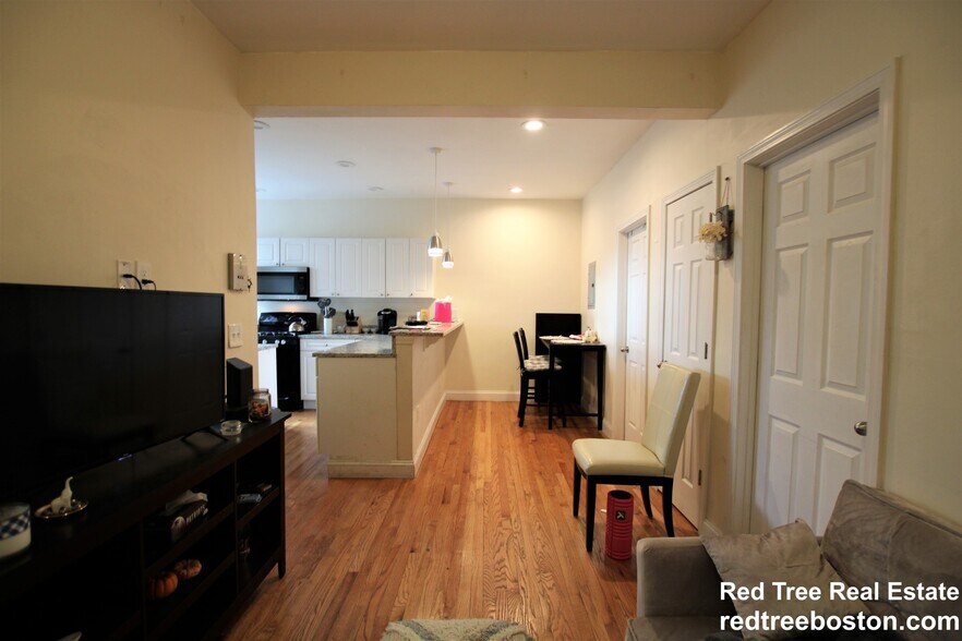 Building Photo - 1868 Commonwealth Ave