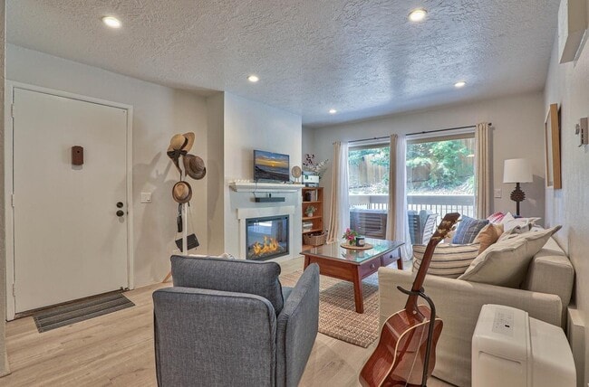Building Photo - 3107 Golden Oaks Ln