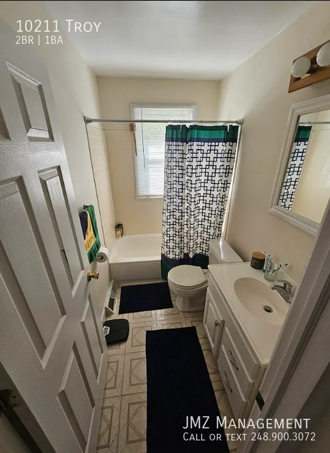 Building Photo - 10211 Troy-