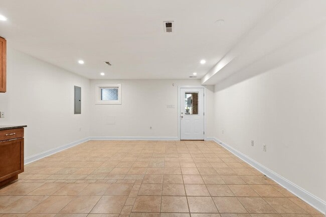 Building Photo - Charming One-Bedroom Basement Apartment