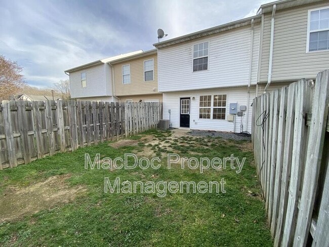 Building Photo - 9605 Coventry Creek Dr