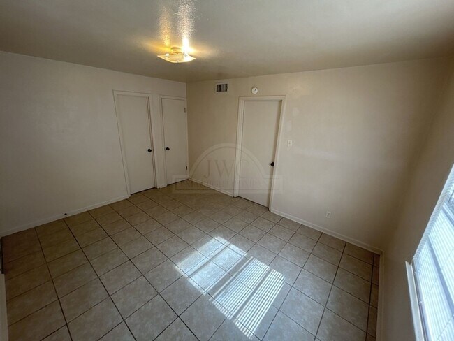 Building Photo - 2204 Poage Ave