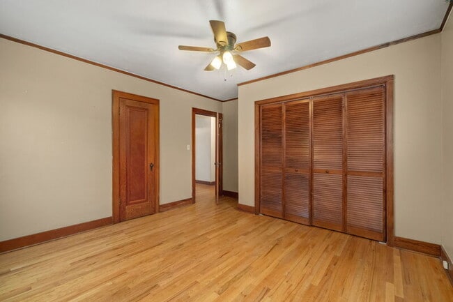 Building Photo - 316 E 20th St