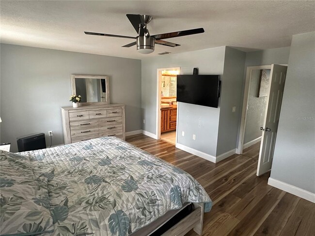 Building Photo - 7327 Floral Cir E