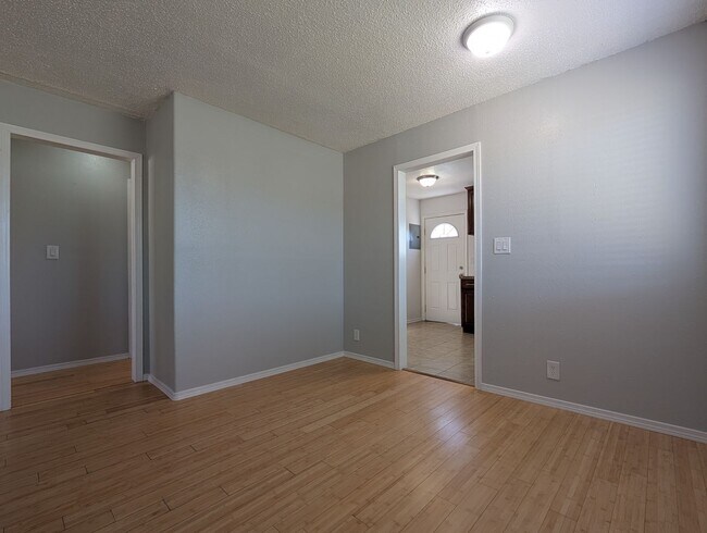 Building Photo - Fantastic 2-Bedroom, 2-Bath Home With Bonus Space!