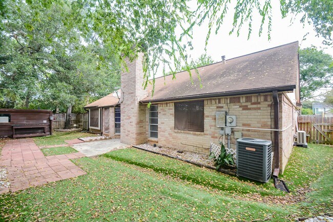 Building Photo - 19331 Nasworthy Dr