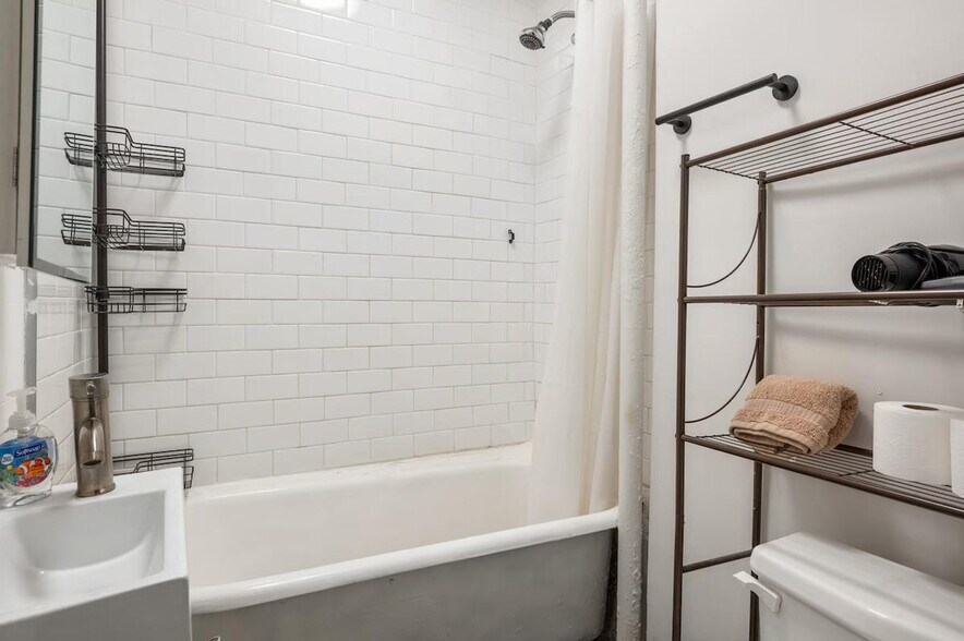 Building Photo - 330 E 61st St