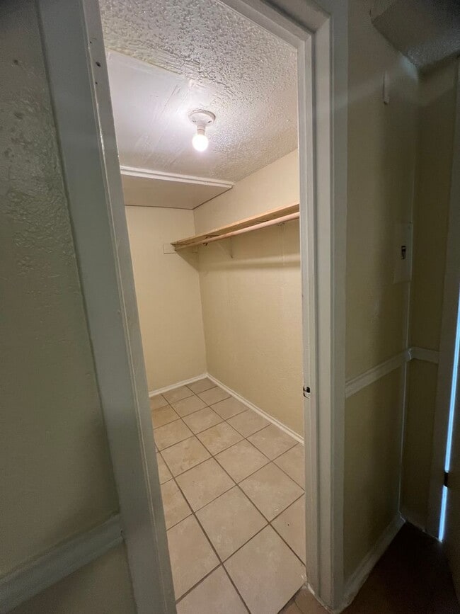 Building Photo - 1601 E Central Texas Expy