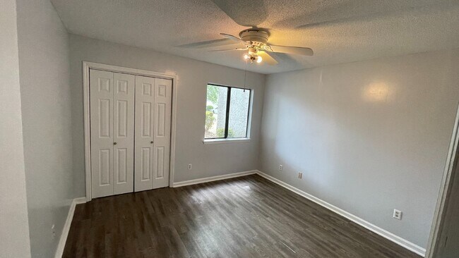 Building Photo - Apartment For Rent