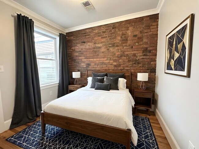 Building Photo - 410 E 3rd St