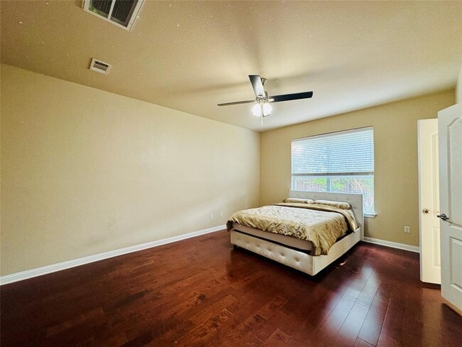 Building Photo - 205 Saddle Ridge Dr