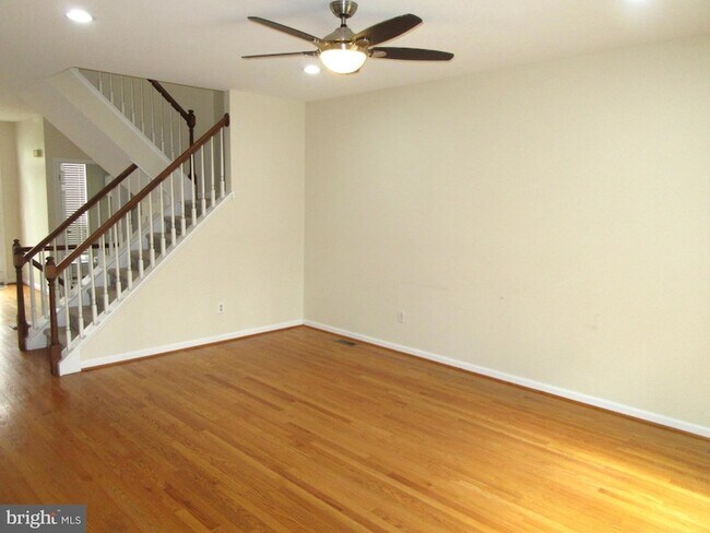 Building Photo - 525 Southampton Ln