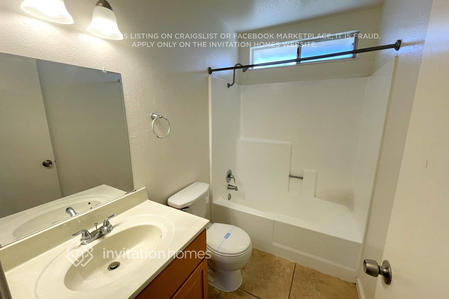 Building Photo - 560 E Wigeon Way