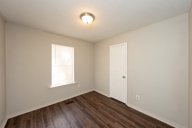 Building Photo - Relax & Unwind in This Beautifully Renovated 3BR Home