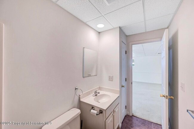 Building Photo - 28 Robin Ln