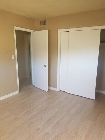 Building Photo - 3090 Coral Springs Dr