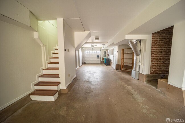 Building Photo - 2346 33rd Ave