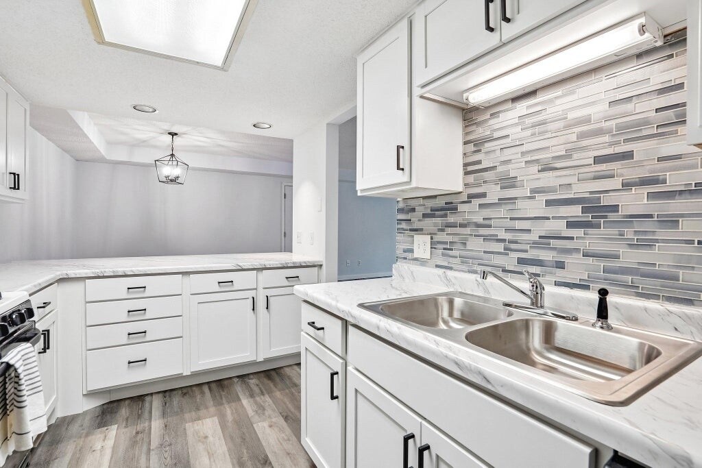 Building Photo - 18669 Clear View Ct