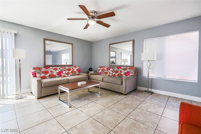 Building Photo - 3833 Via Lucia Dr