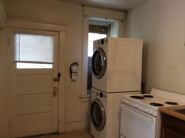 Building Photo - 228 E Bloomington St