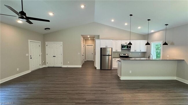 Building Photo - 148 Buena Vista Dr