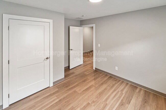 Building Photo - 1305 N Coach Dr