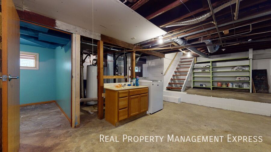 Building Photo - 3 Bed 1 Bath Home near Downtown Sioux Falls!
