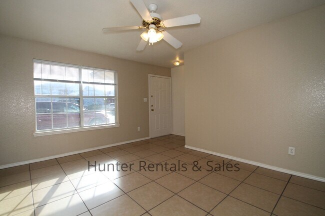 Building Photo - Updated 3-Bedroom, 2-Bath Townhome with Do...