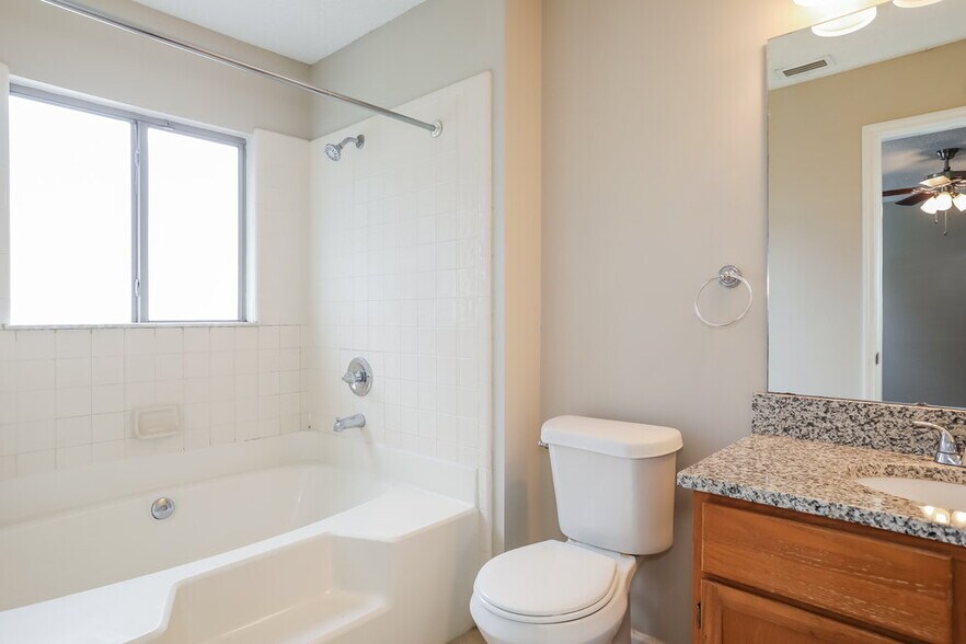 Building Photo - 411 Willow Green Dr