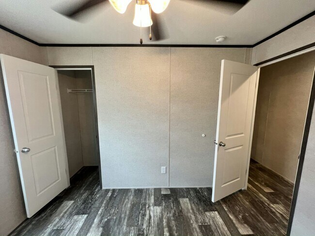 Building Photo - 38 Tower Manor Cir W
