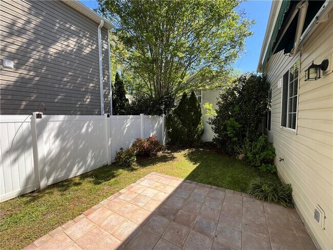 Building Photo - 320 Harmony Ct