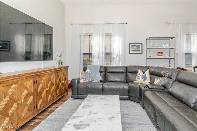 Building Photo - 5104 Salerno St