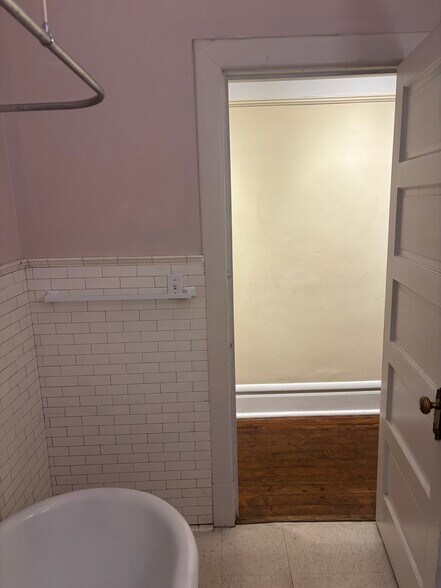 Bathroom - 1217 Resaca Pl
