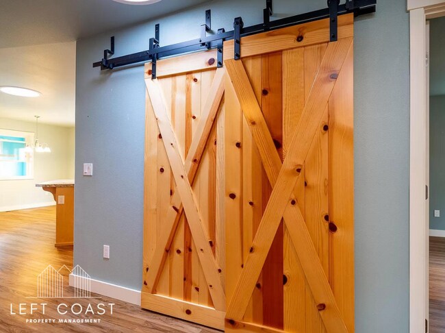 Building Photo - 5371 NE Wave Ln