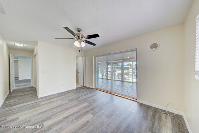 Building Photo - 1065 Molaki Dr