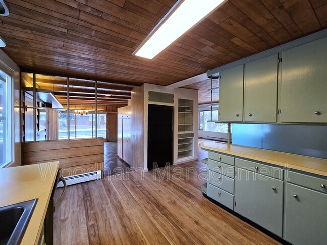 Building Photo - 621 S 14th Ave