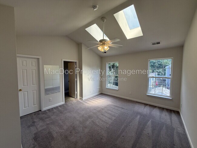 Building Photo - 2709 Church View Ln