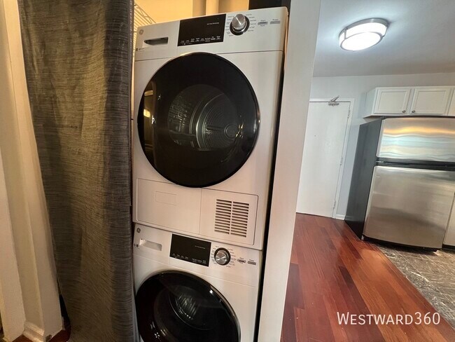 Building Photo - 222 E Pearson St