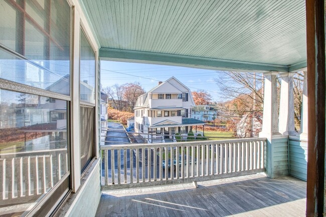 Building Photo - 226 Ledgeside Ave