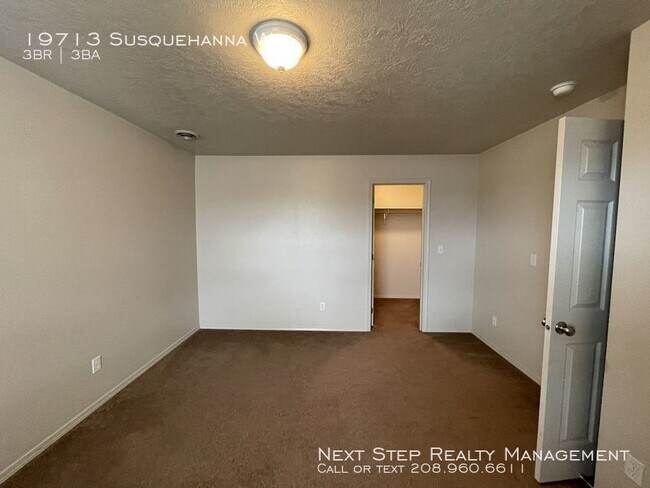 Building Photo - 3 Bed 2.5 Bath Home