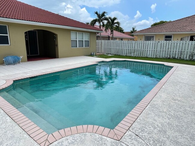 Building Photo - Single Family house in Monarch Lakes