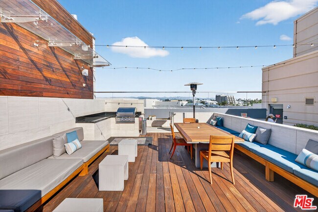 Building Photo - 1755 Ocean Ave