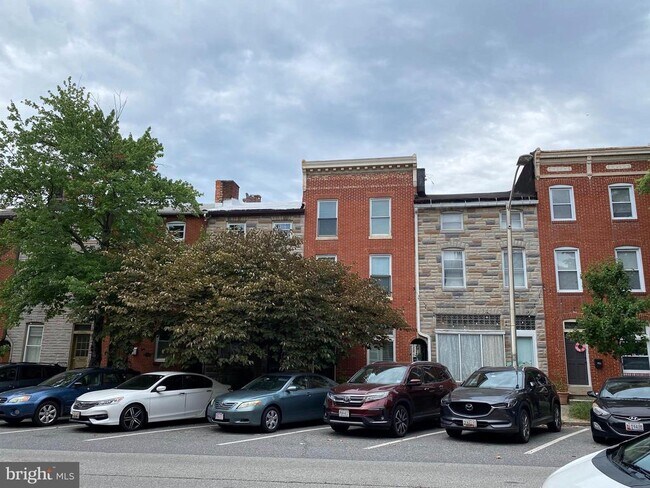 Building Photo - 229 S Ann St
