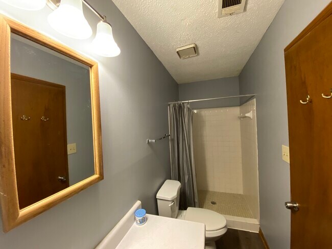 Building Photo - 4068 Buckingham Pl